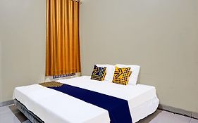 SPOT ON 91756 Alif House Syariah